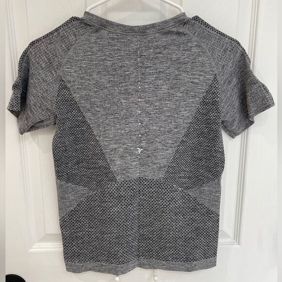 Old Navy Active Seamless Go Dry Gray Athletic Tshirt Women’s Size Small - Picture 2 of 4